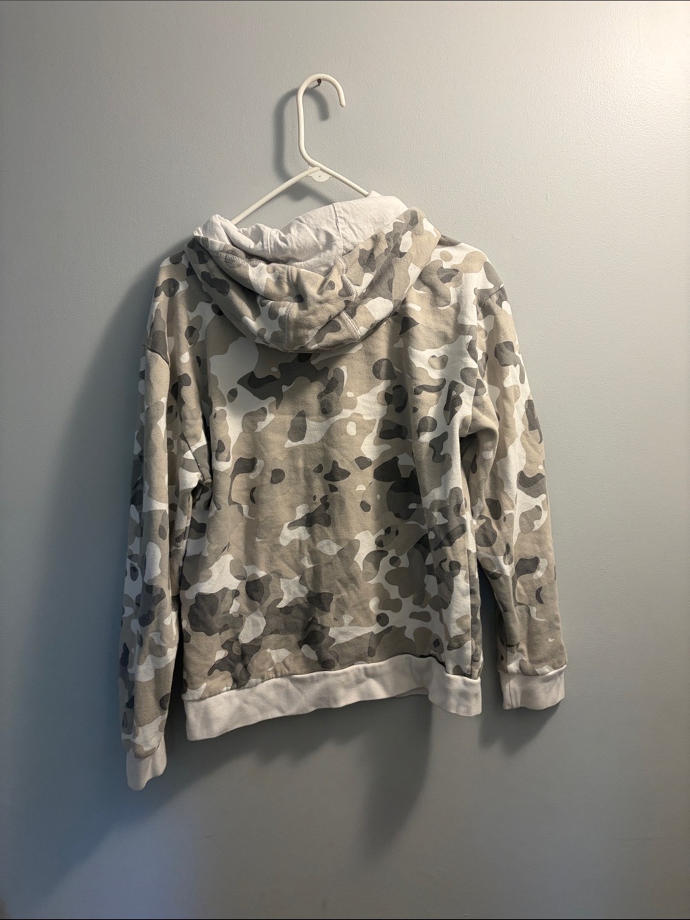 4 piece XL boys sweatshirts. - Picture 4 of 13